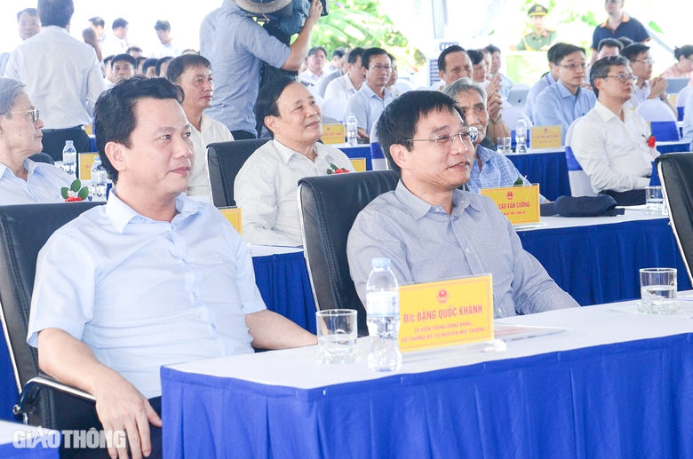 Thủ tướng: Hưng Y&ecirc;n cần ph&aacute;t huy tối đa lợi thế tuyến đường gần 3.200 tỷ mang lại- Ảnh 4.