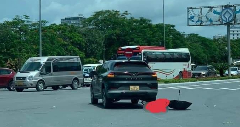 Tai nạn với ô tô con, người phụ nữ ngồi sau xe máy tử vong- Ảnh 1. Tai nạn với ô tô con, người phụ nữ ngồi sau xe máy tử vong- Ảnh 1.