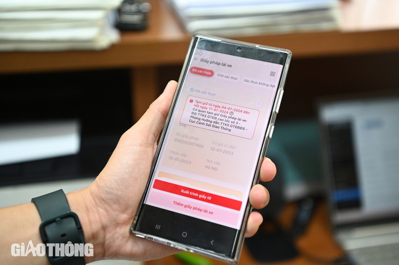 Gần 500 t&agrave;i xế bị tước bằng l&aacute;i tr&ecirc;n VNeID trong một tuần- Ảnh 1.