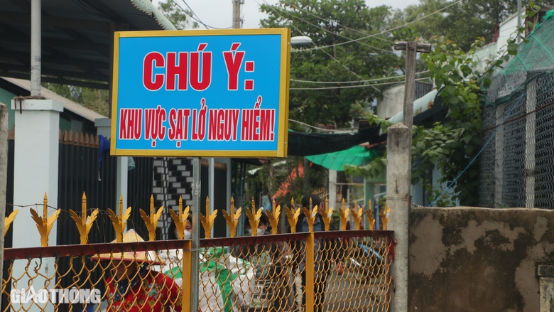 Sạt lở s&ocirc;ng Bạc Li&ecirc;u - C&agrave; Mau: Khẩn trương di dời d&acirc;n đến nơi an to&agrave;n- Ảnh 1.