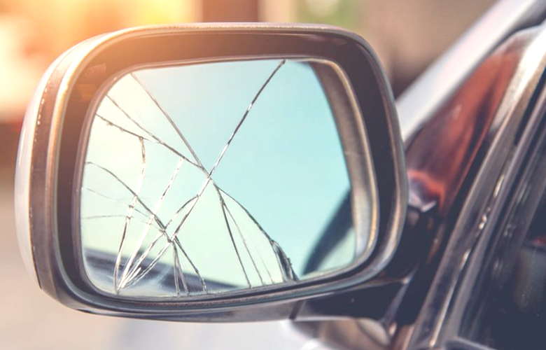 Gương chiếu hậu bị nứt, &ocirc; t&ocirc; c&oacute; được đăng kiểm?- Ảnh 1.