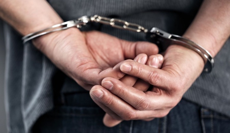 Đồng Nai: Bắt hai c&aacute;n bộ đất đai huyện do li&ecirc;n quan đến c&aacute; độ b&oacute;ng đ&aacute;- Ảnh 1.