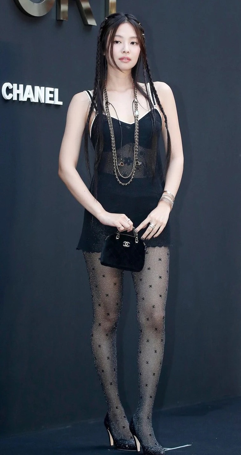 Ph&iacute;a Jennie (BlackPink) l&ecirc;n tiếng về clip ph&igrave; ph&egrave;o thuốc l&aacute;- Ảnh 1.