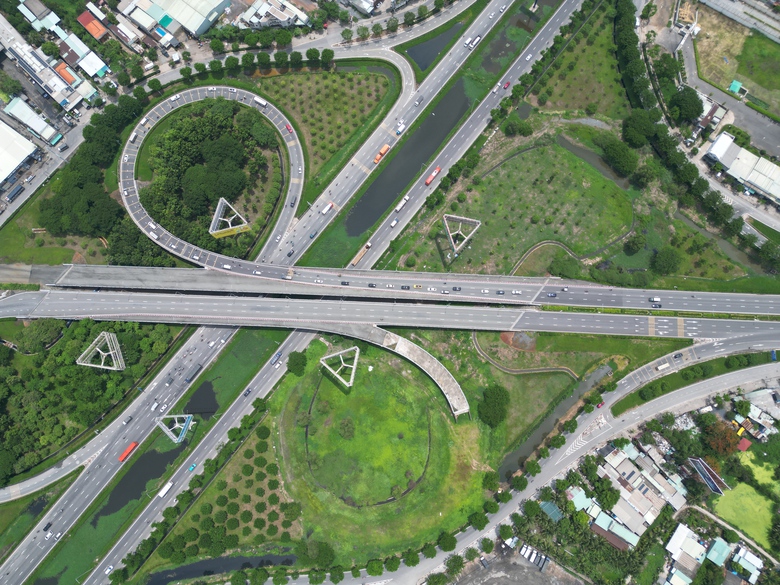 TP.HCM thúc đẩy dự án đường Võ Văn Kiệt nối dài, kết nối Long An và ĐBSCL- Ảnh 2. TP.HCM thúc đẩy dự án đường Võ Văn Kiệt nối dài, kết nối Long An và ĐBSCL- Ảnh 2.