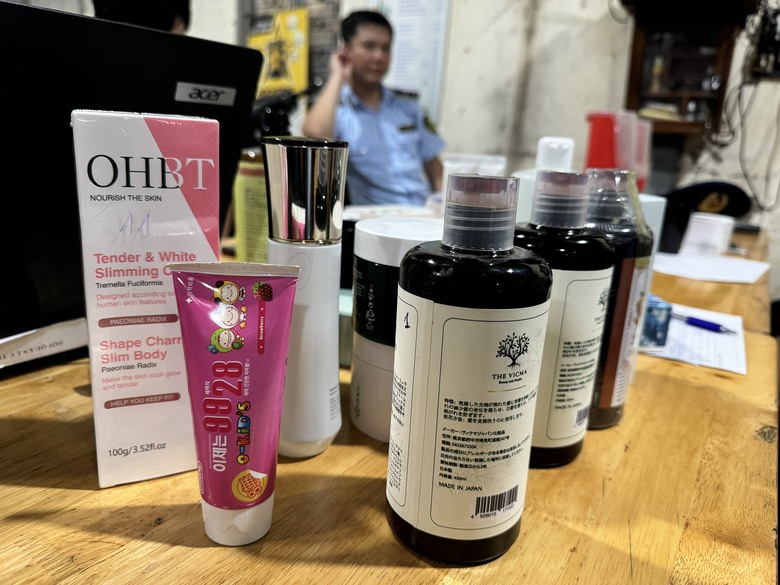 Cận cảnh biến 20 tấn mỹ phẩm, kem đánh răng trẻ em hết "date" thành hàng mới- Ảnh 1. Cận cảnh biến 20 tấn mỹ phẩm, kem đánh răng trẻ em hết "date" thành hàng mới- Ảnh 1.