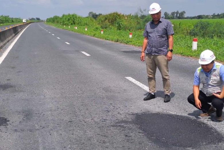 Tận thấy c&ocirc;ng nh&acirc;n dặm v&aacute; &ldquo;ổ g&agrave;&rdquo; tr&ecirc;n tuyến Lộ Tẻ - Rạch Sỏi- Ảnh 14.