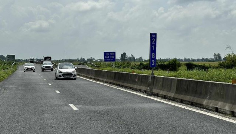Tận thấy c&ocirc;ng nh&acirc;n dặm v&aacute; &ldquo;ổ g&agrave;&rdquo; tr&ecirc;n tuyến Lộ Tẻ - Rạch Sỏi- Ảnh 8.