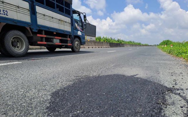 Tận thấy c&ocirc;ng nh&acirc;n dặm v&aacute; &ldquo;ổ g&agrave;&rdquo; tr&ecirc;n tuyến Lộ Tẻ - Rạch Sỏi- Ảnh 10.