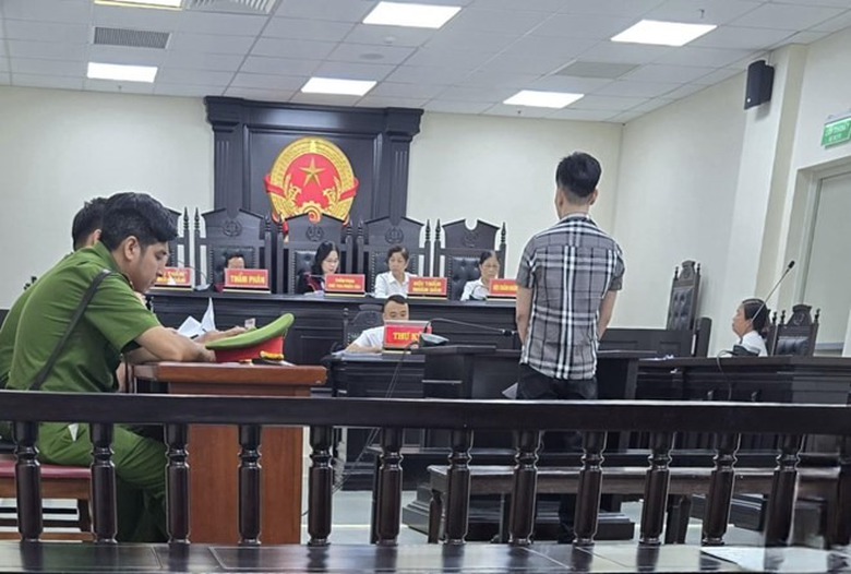 Bị t&ograve;a ph&aacute;n tội giết người chỉ v&igrave; m&acirc;u thuẫn khi l&ugrave;i xe &ocirc; t&ocirc;- Ảnh 1.