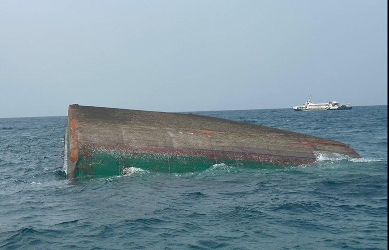 V&igrave; sao chưa trục vớt được t&agrave;u k&eacute;o bị ch&igrave;m ở biển L&yacute; Sơn?- Ảnh 1.