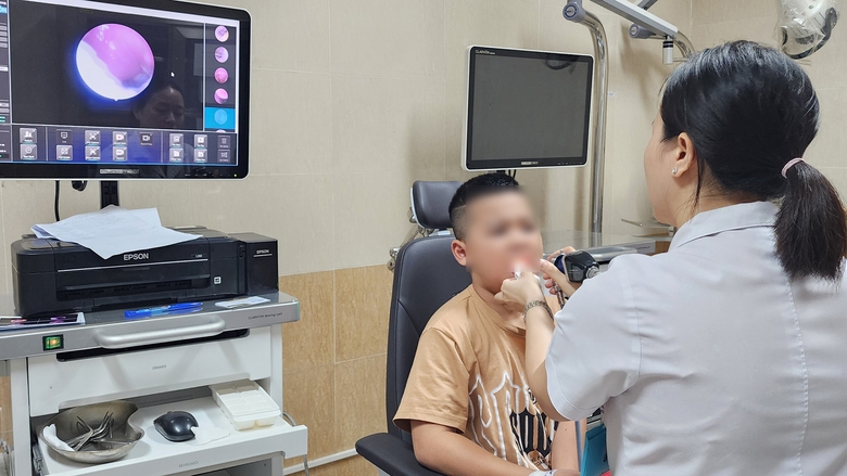 Mắc vi&ecirc;m tai mũi họng v&igrave; bơi lội ng&agrave;y h&egrave;- Ảnh 1.