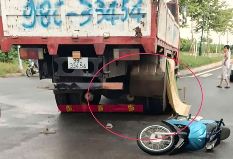 Hiện trường vụ tai nạn thương t&acirc;m khiến hai anh em thương vong.