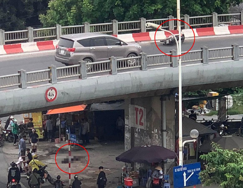 Hiện trường vụ tai nạn giao th&ocirc;ng tại đường dẫn l&ecirc;n cầu Vĩnh Tuy.