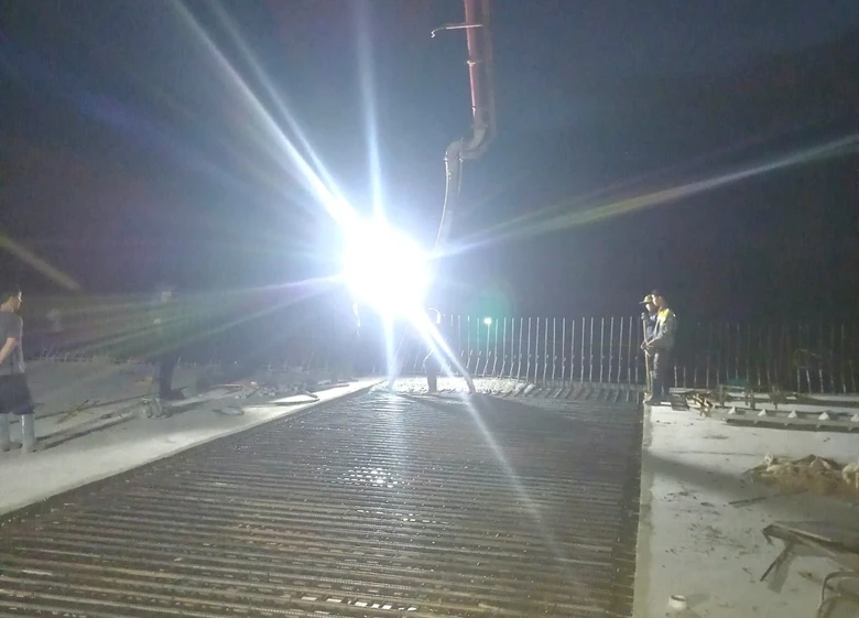Xuy&ecirc;n đ&ecirc;m đua tiến độ 500 cầu, cống, hầm chui tr&ecirc;n cao tốc Quảng Ng&atilde;i - Ho&agrave;i Nhơn- Ảnh 1.