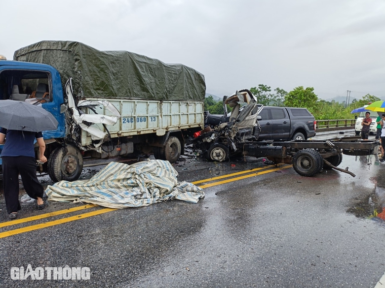 Tai nạn tr&ecirc;n cao tốc Nội B&agrave;i - L&agrave;o Cai: Đường đ&atilde; th&ocirc;ng 1 l&agrave;n xe- Ảnh 3.
