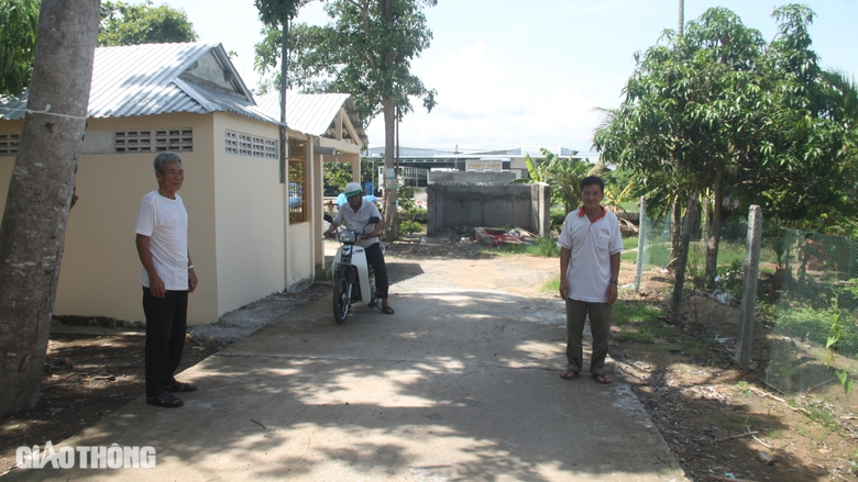 Lão nông ở Bạc Liêu hiến hàng nghìn m2 đất làm đường, xây cầu- Ảnh 2. Lão nông ở Bạc Liêu hiến hàng nghìn m2 đất làm đường, xây cầu- Ảnh 2.