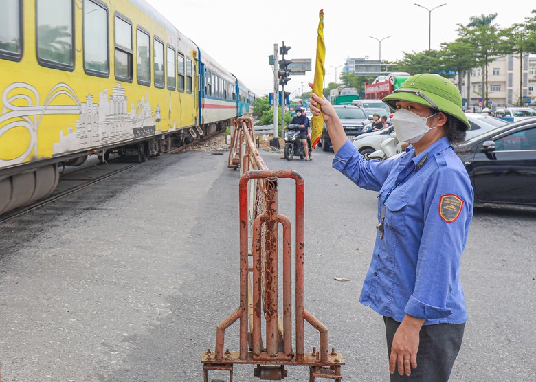 Bộ GTVT kiến nghị chi 400 tỷ đồng bổ sung hệ thống t&iacute;n hiệu tại 184 đường ngang- Ảnh 1.