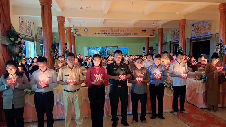 C&agrave; Mau tưởng niệm nạn nh&acirc;n tử vong do tai nạn giao th&ocirc;ng- Ảnh 1.