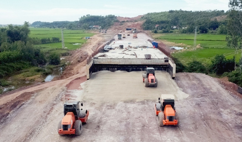 Cao tốc Bắc - Nam chạy nước r&uacute;t trước m&ugrave;a mưa- Ảnh 1.