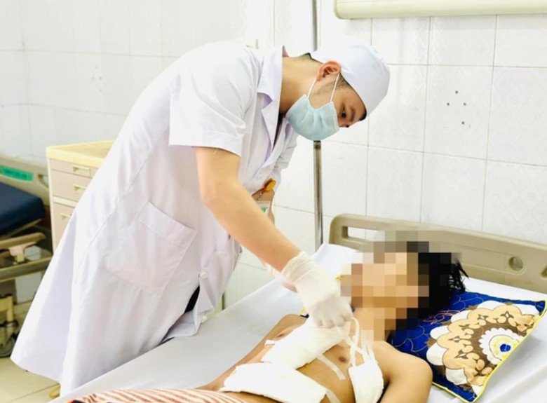 Nam thanh niên vỡ tim, phổi do tai nạn giao thông thoát chết ngoạn mục- Ảnh 1. Nam thanh niên vỡ tim, phổi do tai nạn giao thông thoát chết ngoạn mục- Ảnh 1.