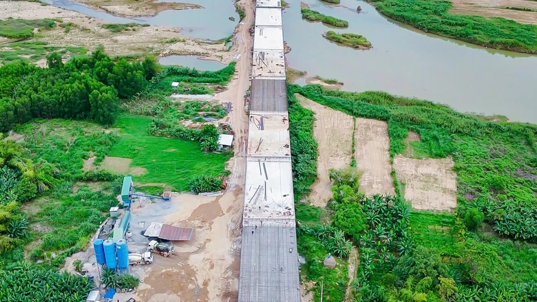 Xuy&ecirc;n đ&ecirc;m đua tiến độ 500 cầu, cống, hầm chui tr&ecirc;n cao tốc Quảng Ng&atilde;i - Ho&agrave;i Nhơn- Ảnh 3.