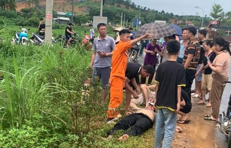 Ph&uacute; Thọ: Hai &ocirc; t&ocirc; va chạm lao xuống ao, một người tử vong nghi do ngạt nước- Ảnh 2.