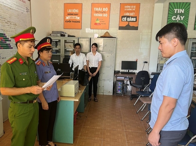 Lập khống danh s&aacute;ch gi&aacute;o vi&ecirc;n dạy thực h&agrave;nh l&aacute;i &ocirc; t&ocirc;- Ảnh 1.