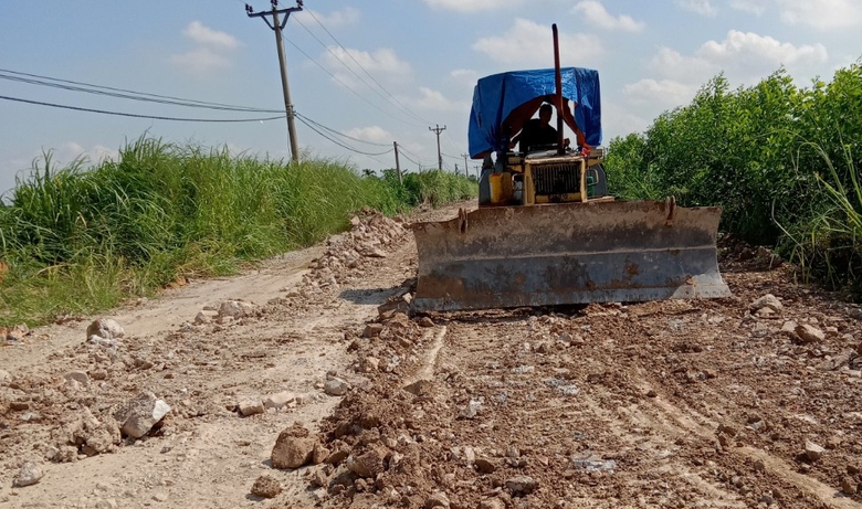 Y&ecirc;u cầu xử l&yacute; t&igrave;nh trạng đường n&aacute;t như ruộng c&agrave;y sau phản &aacute;nh của B&aacute;o Giao th&ocirc;ng- Ảnh 1.