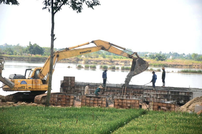 Quảng Ng&atilde;i đua tiến độ hai dự &aacute;n k&egrave; 400 tỷ tr&ecirc;n s&ocirc;ng  Tr&agrave; Kh&uacute;c trước m&ugrave;a mưa cận kề- Ảnh 2.