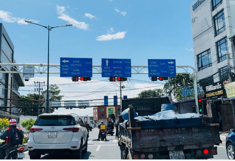 Hầm chui 200 tỷ cửa ng&otilde; T&acirc;n Sơn Nhất th&ocirc;ng xe nhưng v&igrave; sao vẫn &ugrave;n tắc?- Ảnh 2.