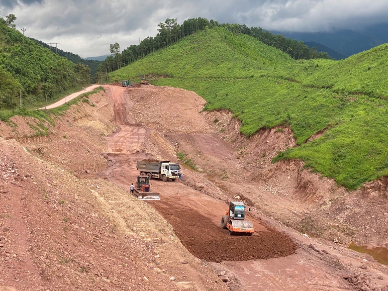 Quảng Ninh l&agrave;m đường nối quốc lộ 18 l&ecirc;n đại ng&agrave;n h&ugrave;ng vĩ- Ảnh 1.