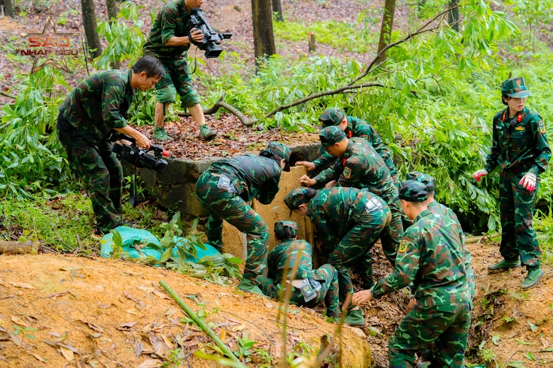 Sao nhập ngũ 2024 tập 2: Th&ugrave;y Ti&ecirc;n, Ph&aacute;o lăn xả cứu nạn nh&acirc;n- Ảnh 3.