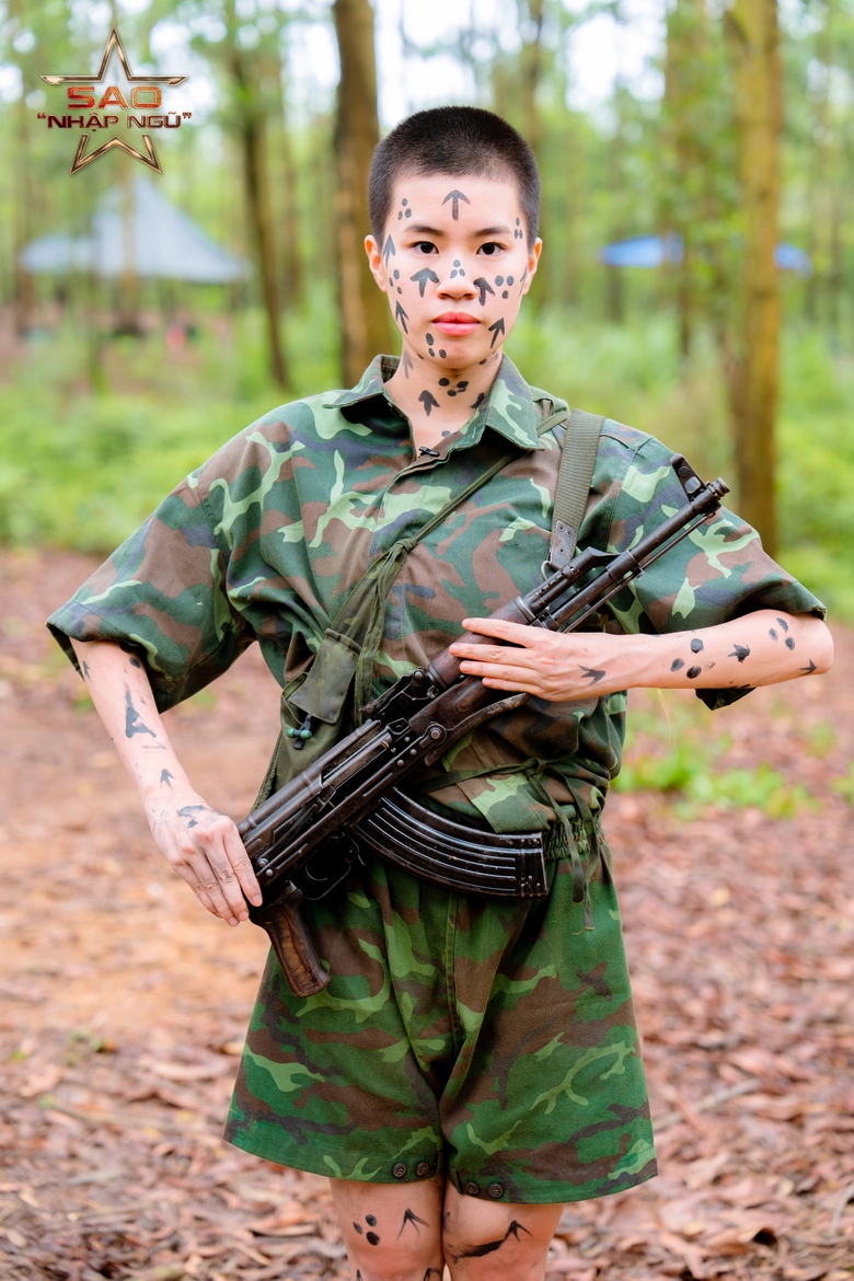 Sao nhập ngũ 2024 tập 2: Th&ugrave;y Ti&ecirc;n, Ph&aacute;o lăn xả cứu nạn nh&acirc;n- Ảnh 4.