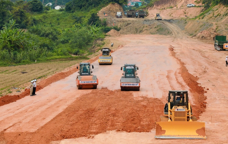 Loạt giải ph&aacute;p đẩy tiến độ thi c&ocirc;ng cao tốc Hữu Nghị - Chi Lăng- Ảnh 1.