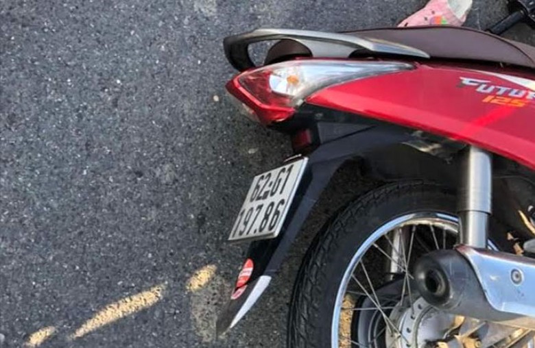 Hiện trường vụ tai nạn khiến nữ công nhân tử vong tại chỗ. Hiện trường vụ tai nạn khiến nữ công nhân tử vong tại chỗ.