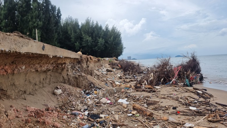 H&igrave;nh ảnh biển đe dọa "nuốt" đường v&agrave; nh&agrave; ở Thanh H&oacute;a- Ảnh 5.