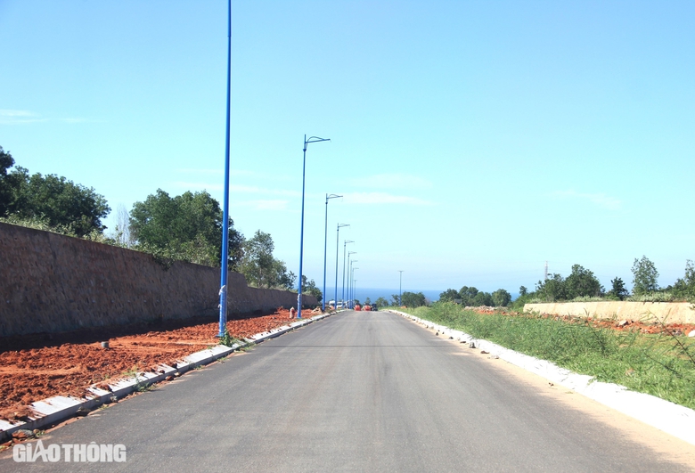 Đường v&agrave;o s&acirc;n bay Phan Thiết sẽ th&ocirc;ng tuyến v&agrave;o cuối năm 2024- Ảnh 3.