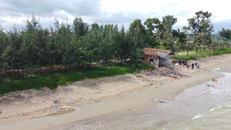 H&igrave;nh ảnh biển đe dọa "nuốt" đường v&agrave; nh&agrave; ở Thanh H&oacute;a- Ảnh 15.