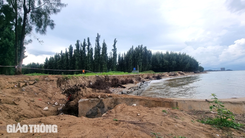 H&igrave;nh ảnh biển đe dọa "nuốt" đường v&agrave; nh&agrave; ở Thanh H&oacute;a- Ảnh 19.