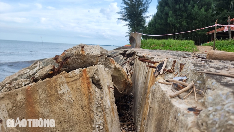 H&igrave;nh ảnh biển đe dọa "nuốt" đường v&agrave; nh&agrave; ở Thanh H&oacute;a- Ảnh 9.