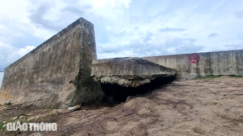 H&igrave;nh ảnh biển đe dọa "nuốt" đường v&agrave; nh&agrave; ở Thanh H&oacute;a- Ảnh 18.