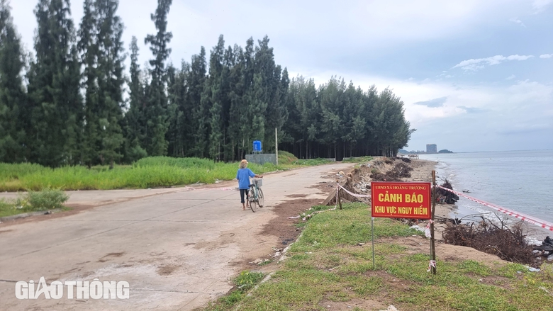 H&igrave;nh ảnh biển đe dọa "nuốt" đường v&agrave; nh&agrave; ở Thanh H&oacute;a- Ảnh 17.