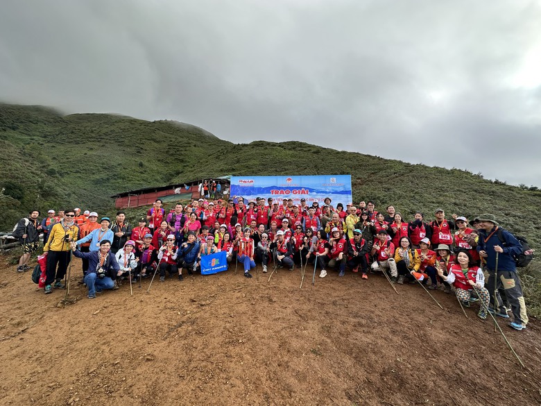 Sẽ tặng kim cương cho người chiến thắng ở giải leo n&uacute;i "bước ch&acirc;n tr&ecirc;n m&acirc;y" lần thứ II- Ảnh 1.