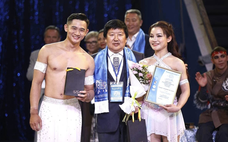 Xiếc Việt &ldquo;đem chu&ocirc;ng đi đ&aacute;nh xứ người&rdquo;- Ảnh 2.