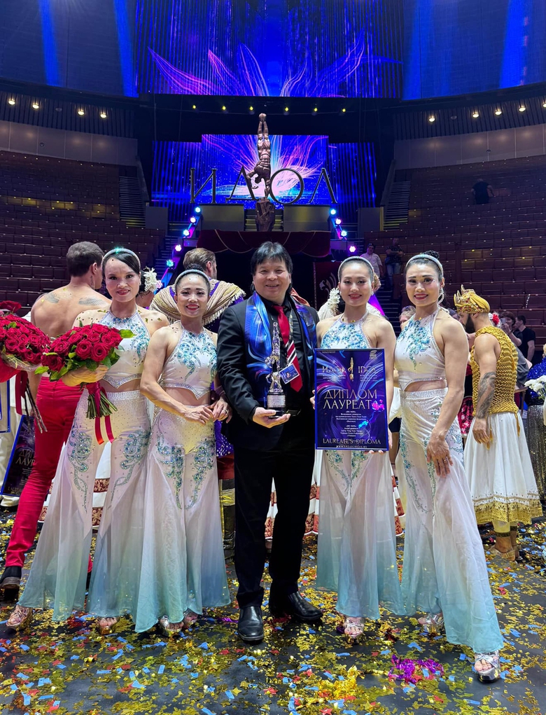 Xiếc Việt &ldquo;đem chu&ocirc;ng đi đ&aacute;nh xứ người&rdquo;- Ảnh 3.