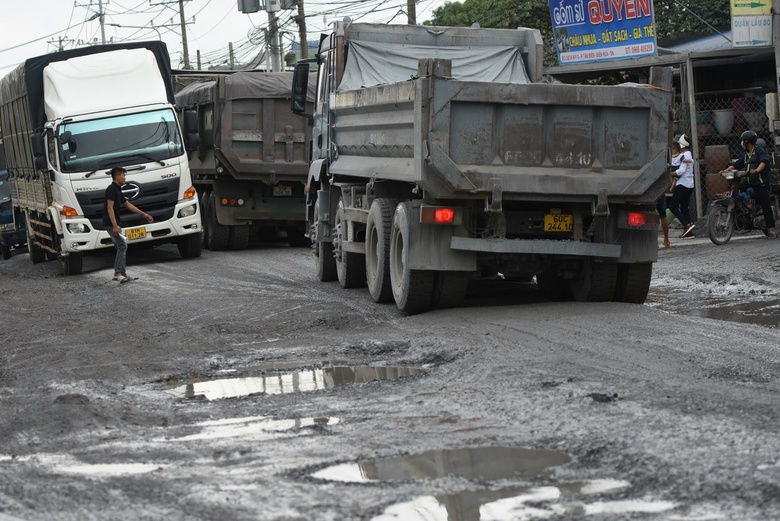 Đồng Nai: Xe tải cày nát hai tuyến đường nội đô- Ảnh 5. Đồng Nai: Xe tải cày nát hai tuyến đường nội đô- Ảnh 5.