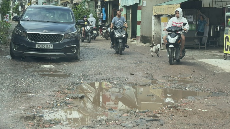 Đồng Nai: Xe tải cày nát hai tuyến đường nội đô- Ảnh 7. Đồng Nai: Xe tải cày nát hai tuyến đường nội đô- Ảnh 7.