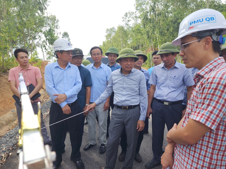 Xử l&yacute; tr&aacute;ch nhiệm nếu tiếp tục chậm mặt bằng dự &aacute;n QL12A qua Quảng B&igrave;nh- Ảnh 1.