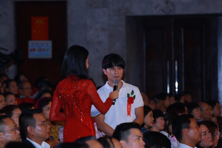 "Ơn nghĩa sinh th&agrave;nh 2024": Vỡ o&agrave; x&uacute;c động, ấm &aacute;p l&ograve;ng tri &acirc;n- Ảnh 4.