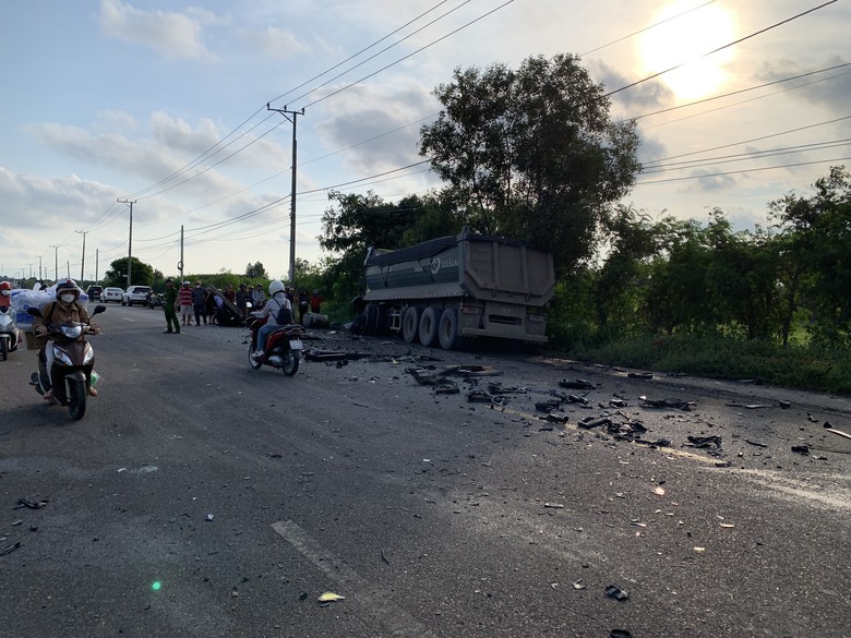 Va chạm với xe ben, t&agrave;i xế xe con văng khỏi ghế l&aacute;i tử vong- Ảnh 6.